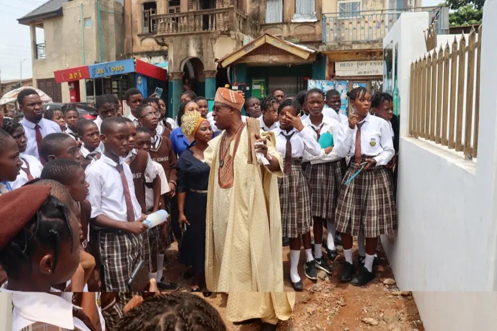 Pupils on a culture tour outside the school